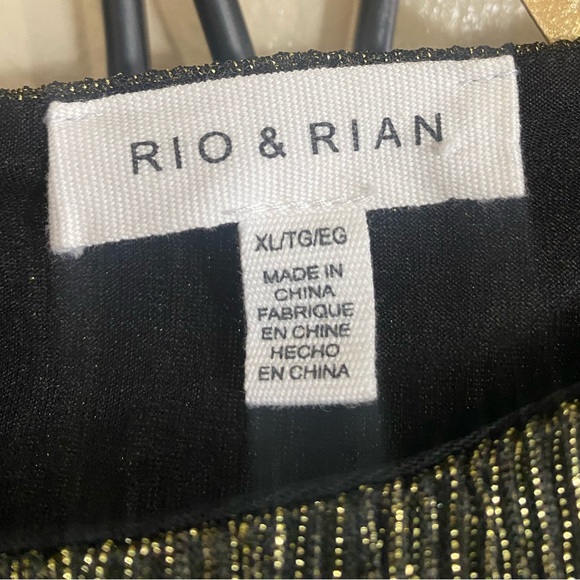 Elegant Black and Gold Shimmer Blouse - Picture 2 of 2